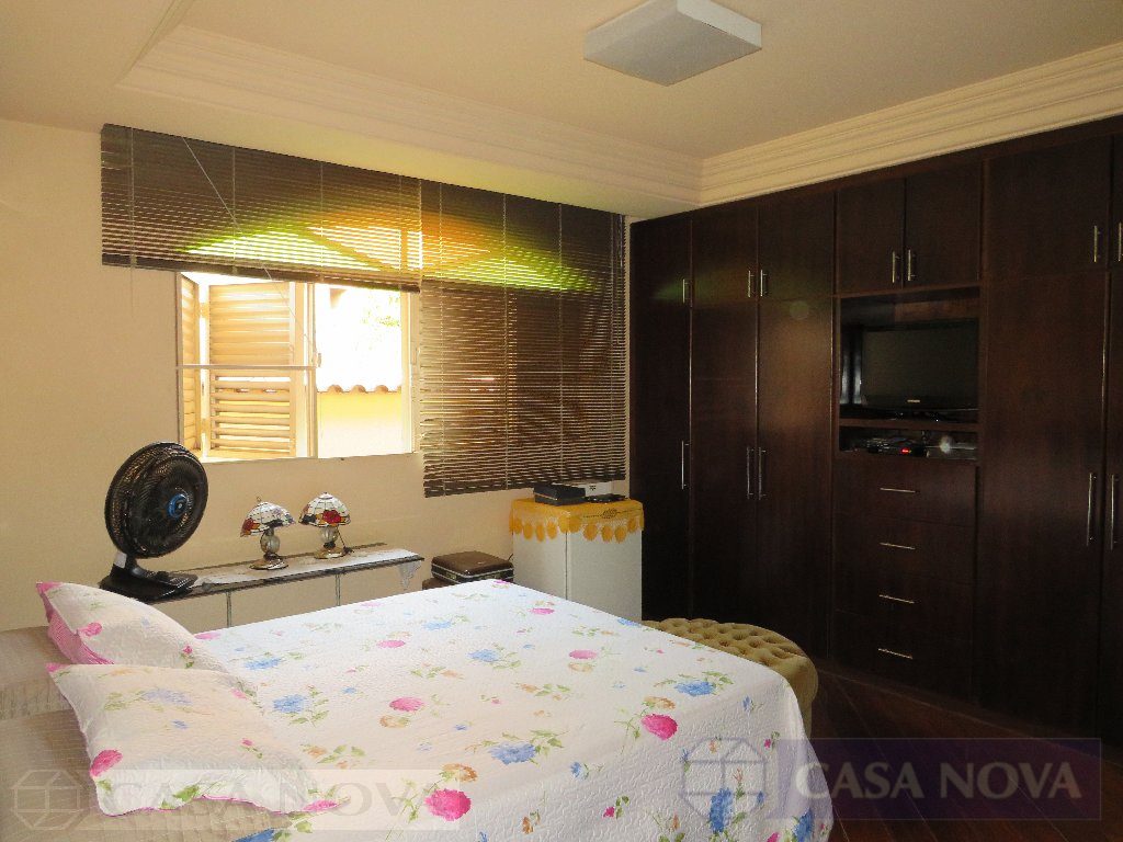Casa à venda no Bom Pastor com 470 m², 7 quartos e 8 vagas — foto 2
