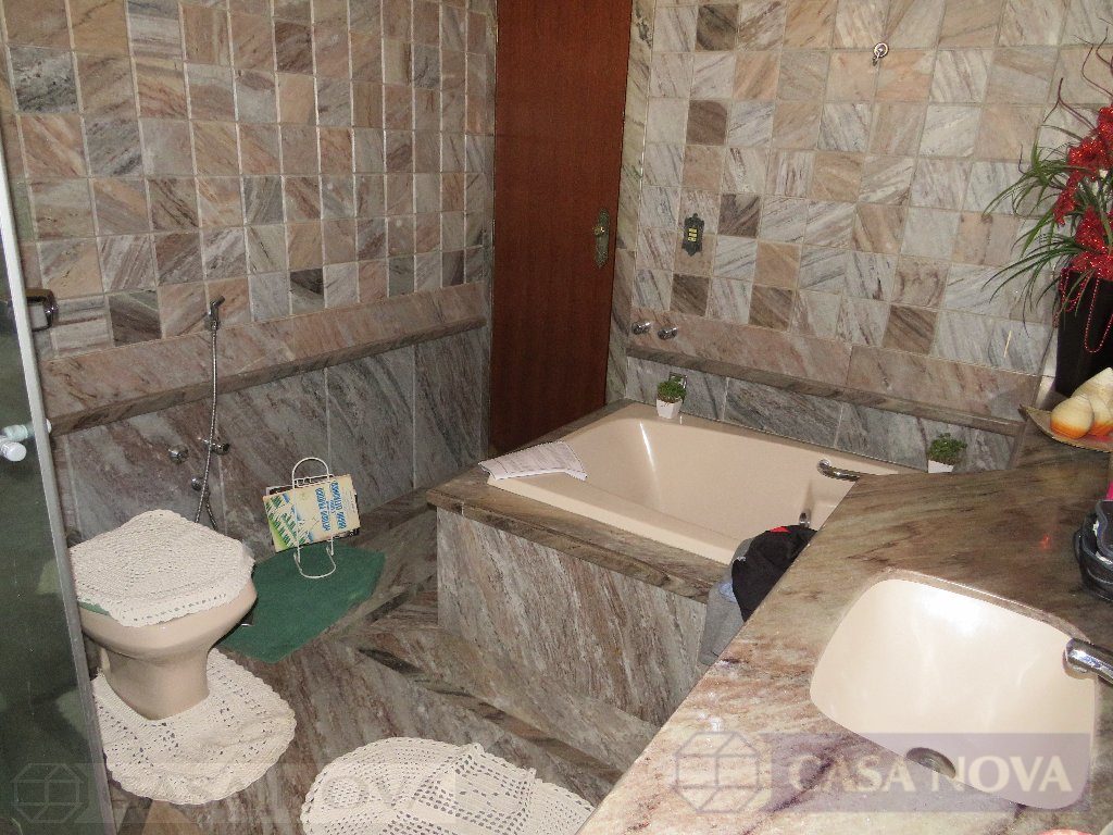 Casa à venda no Bom Pastor com 470 m², 7 quartos e 8 vagas — foto 3