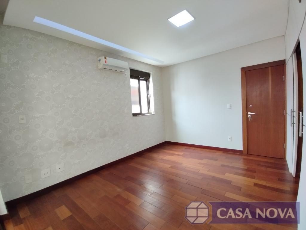 Apartamento à venda no Centro com 170 m², 4 quartos e 4 vagas — foto 2
