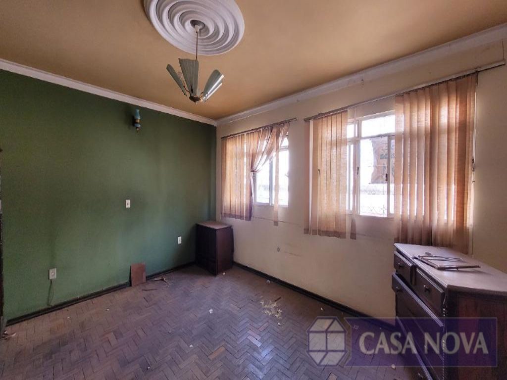 Casa à venda no Centro com 220 m², 3 quartos e 1 vaga — foto 2