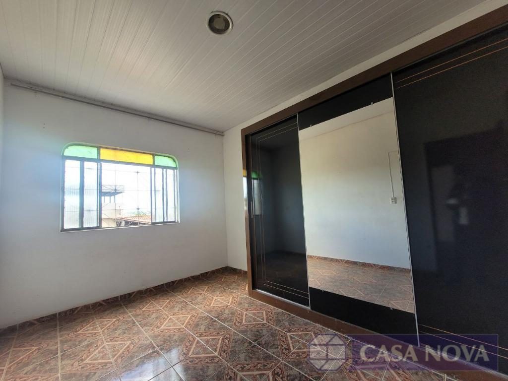 Casa à venda no Catalão com 150 m², 3 quartos e 2 vagas — foto 2